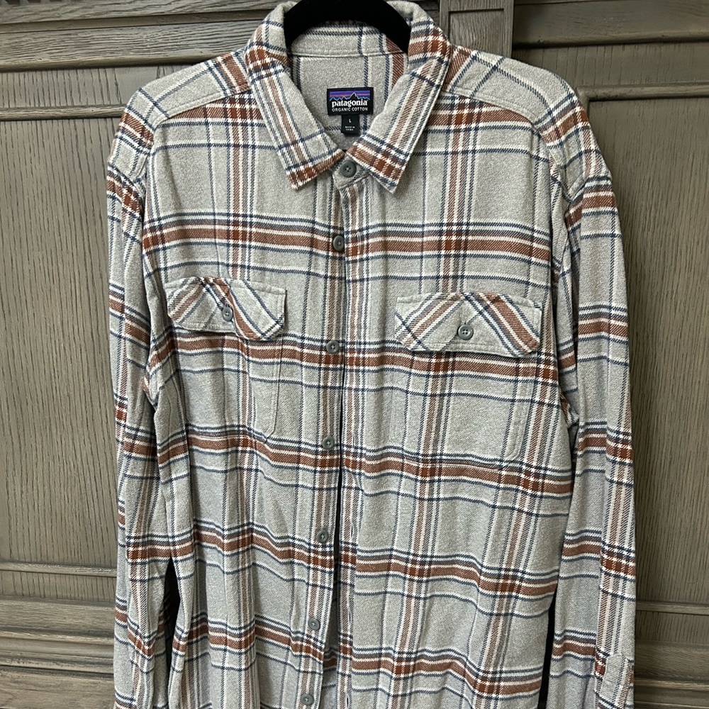 Patagonia organic cotton button down flannel